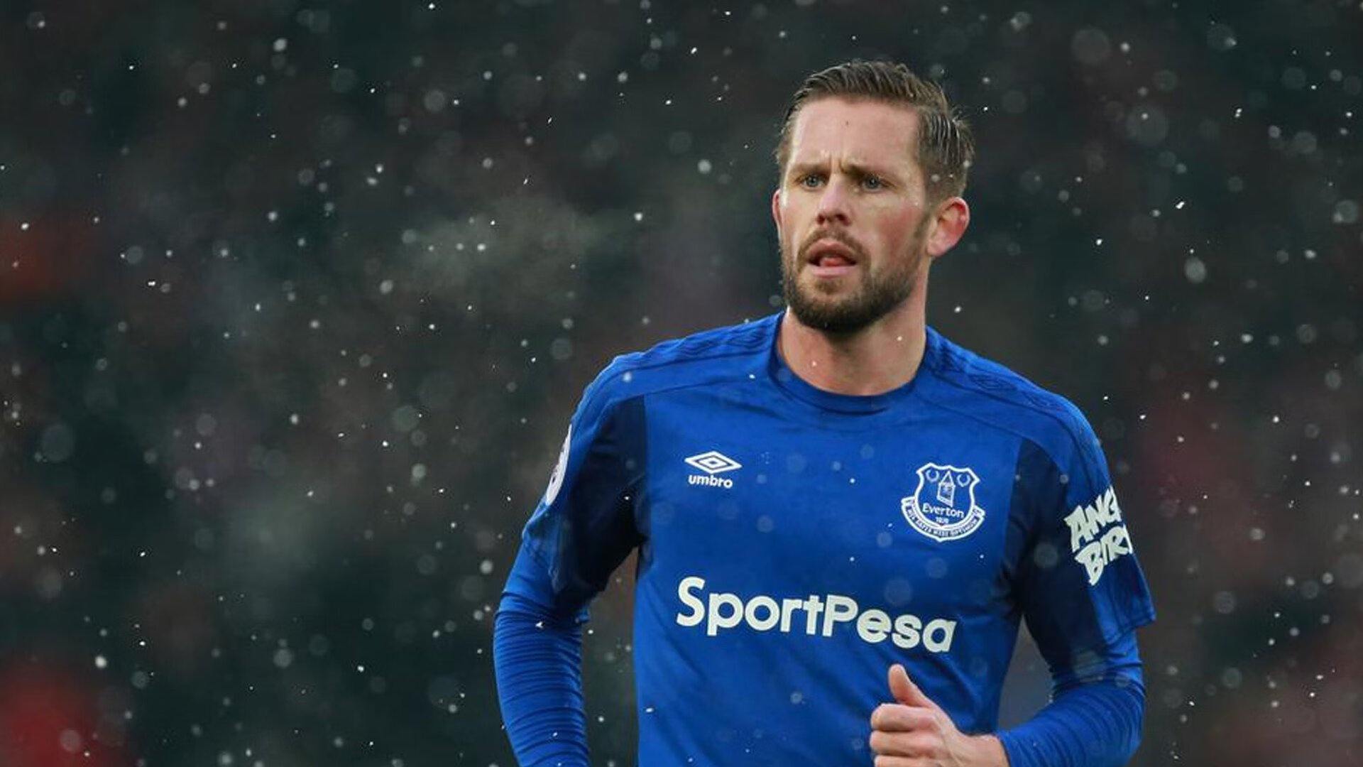 爱游戏app-卢卡·乌兰多蝶泳划水有力